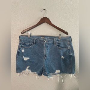 NWOT Mid-Rise Boyfriend Old Navy Shorts